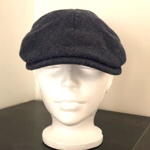City Sport Cap 100% wool fabric, made in Belgium. Very light wear.
